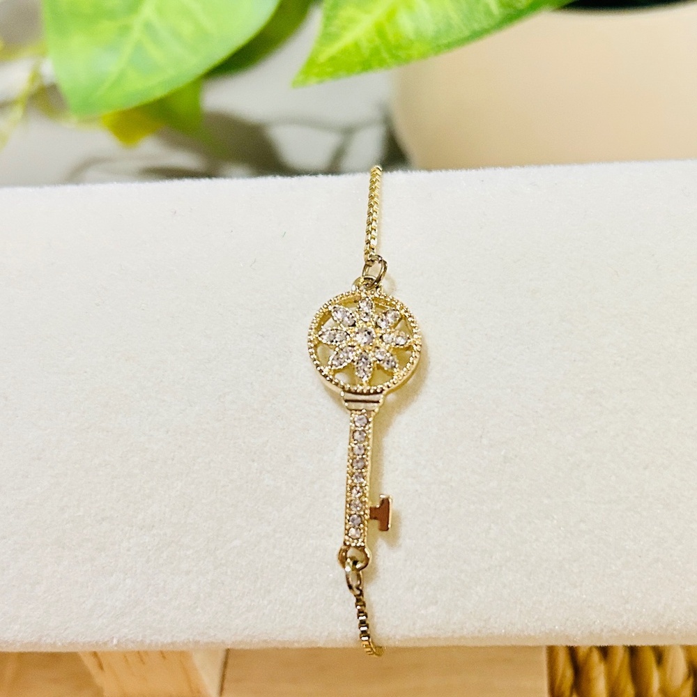 Sparkling Skeleton Key, Crystal circle and floral Bracelet, Gold Tone